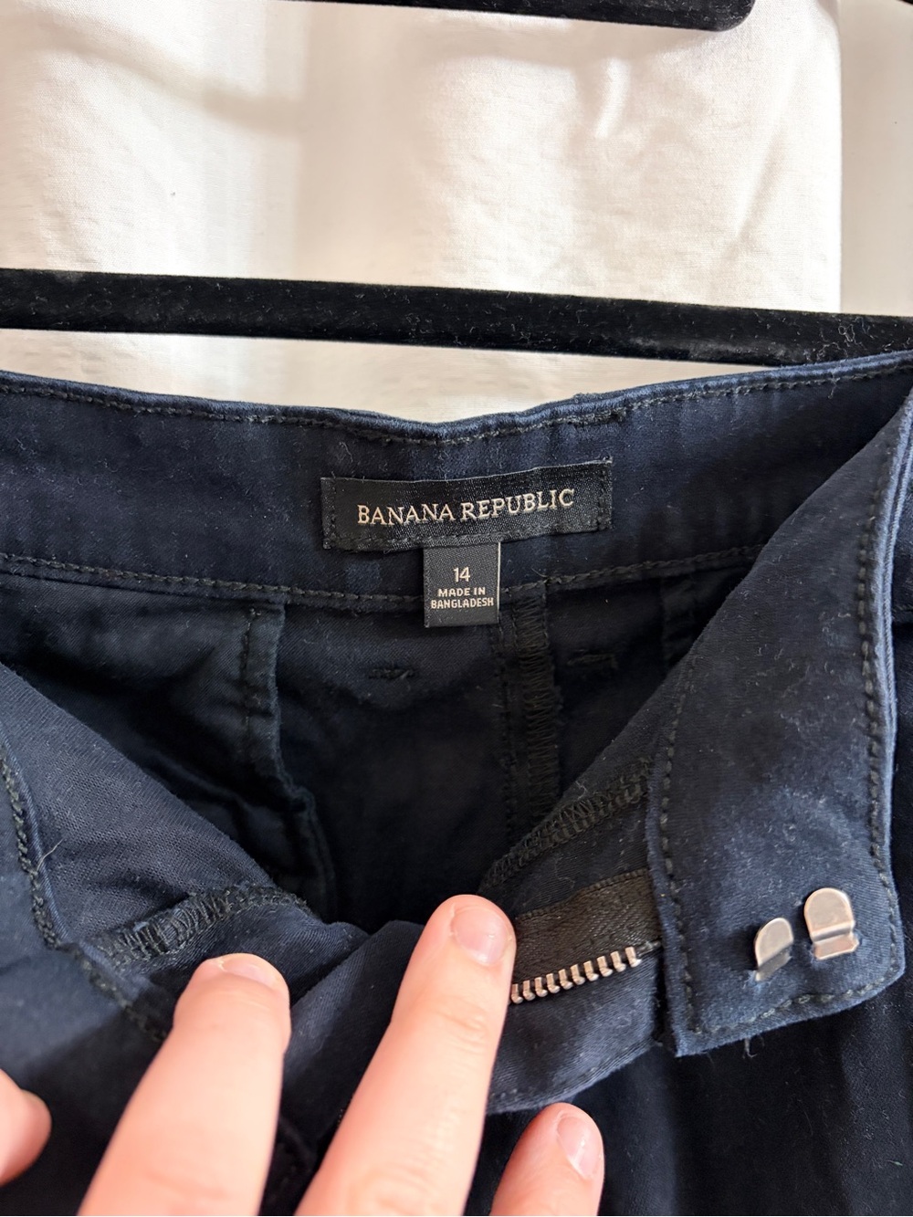 Banana Republic Navy Shorts. Size 14. - Picture 3 of 3